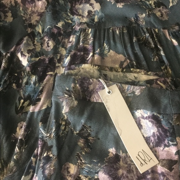 Dra Floral Outfit - Picture 6 of 8